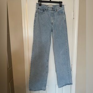 Abercrombie & Fitch High Rise 90s Relaxed Jean - Light, Size 4L